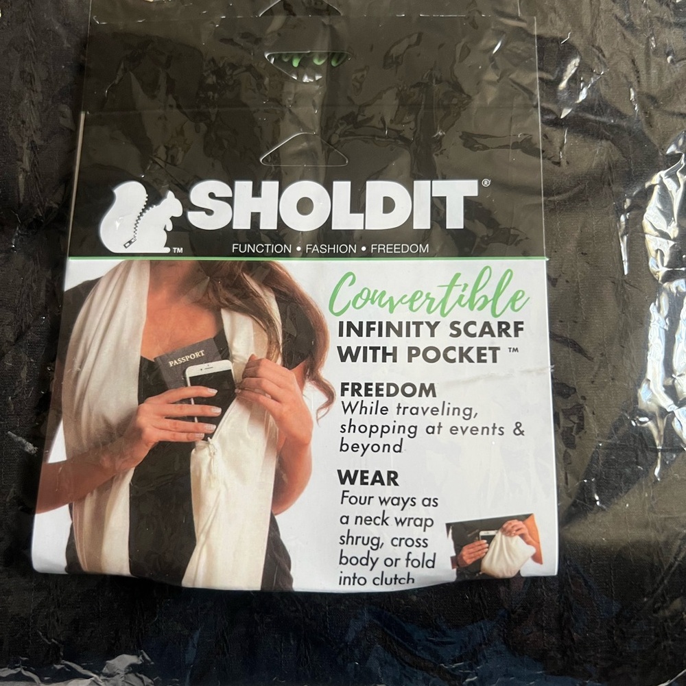 Sholdit Convertible Infinity Scarf with Pocket - Cream/Black